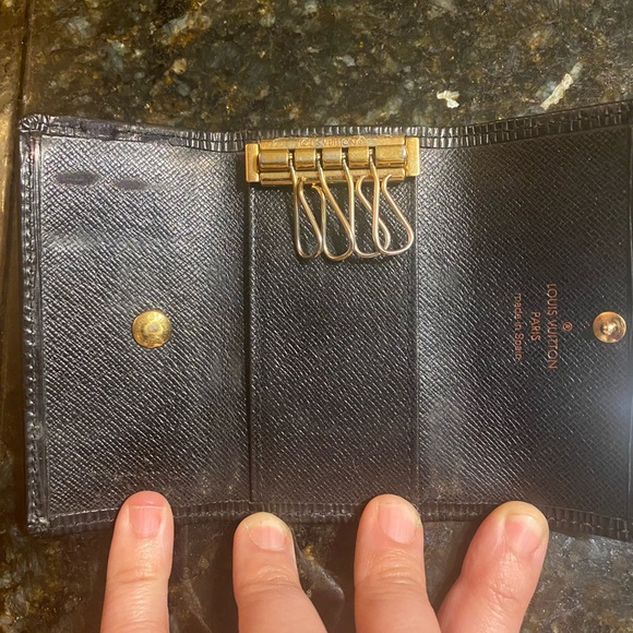 Louis Vuitton Black Epi Leather Key Holder - Picture 5 of 6